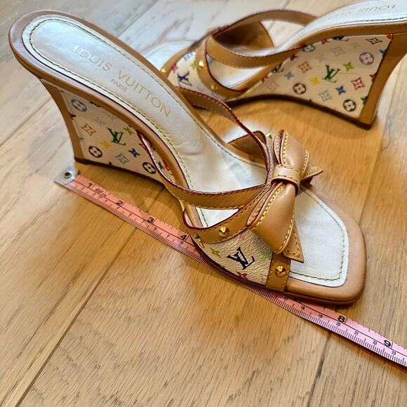 Louis Vuitton Multicolor Monogram White Leather Bow Wedge Sandals 38.5 - Picture 3 of 14